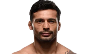 Адриано Мартинс