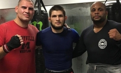 «Настоящий чемп вернулся»: Нурмагомедов и Кормье отреагировали на освобождение Кейна Веласкеса