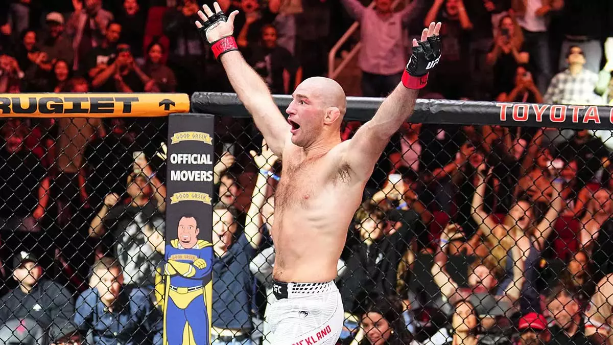 Стрикленд громит Эрнандеса в Хьюстоне и возвращается в титульную гонку