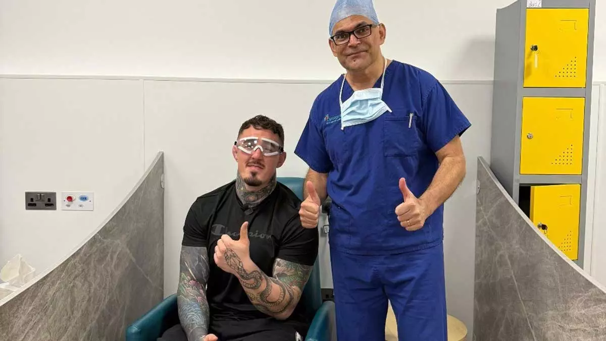 Том Аспиналл перенёс двойную операцию на глазах