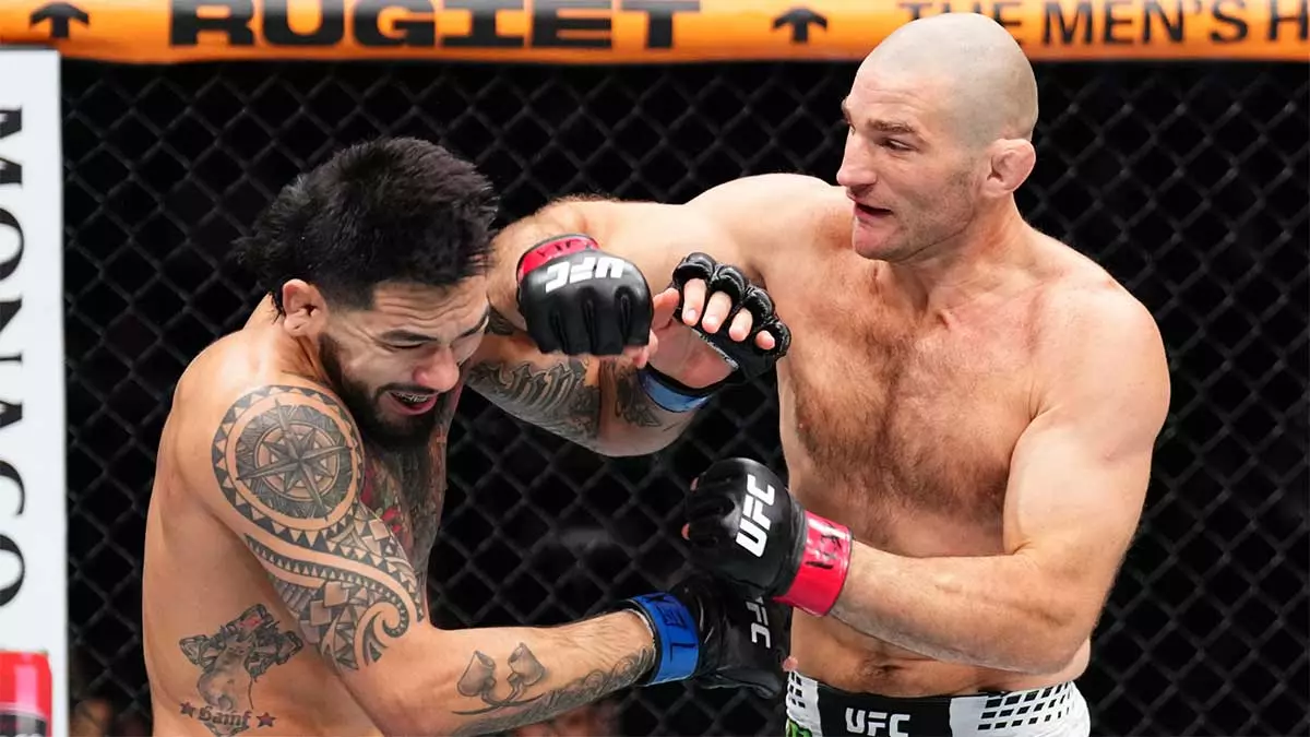 Стрикленд сорвал джекпот на UFC FN 267: эффектный финиш Эрнандеса принёс ему $100 000 бонуса