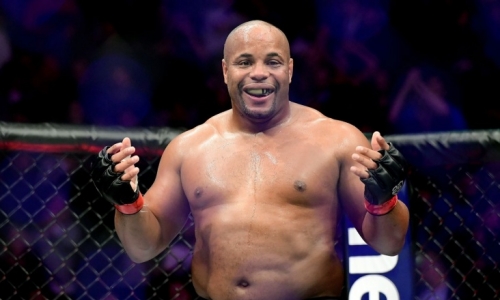 Кормье объяснил, как борьба помогла ему стать двойным чемпионом в 39 лет