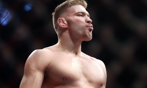 Дрикус дю Плесси: «Пайферу нужно бороться с Адесаньей, но вряд ли у него это выйдет»