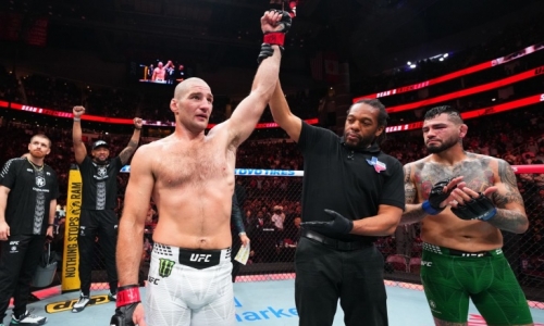 Стрикленд вернулся после года простоя и финишировал Эрнандеса в Хьюстоне